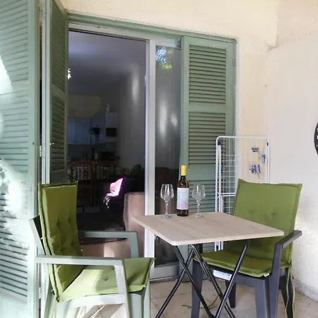 Cozy Flat By The Sea With Big Pool Tourist Area Apartmán