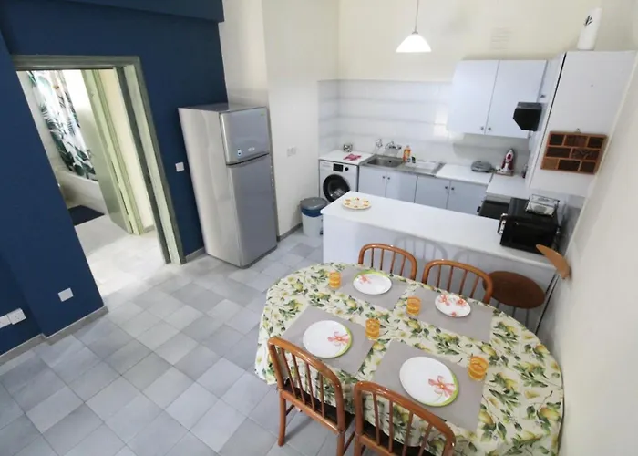 Cozy Flat By The Sea With Big Pool Tourist Area * Lemesos